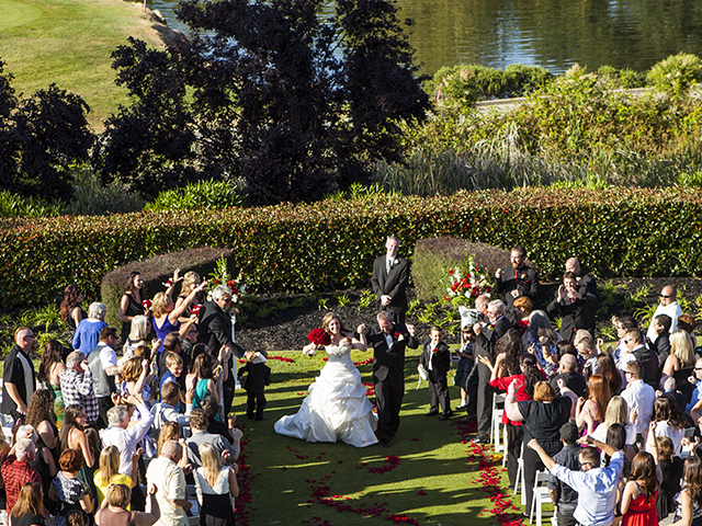 Wedding ceremony at Whitney Oaks Golf Club